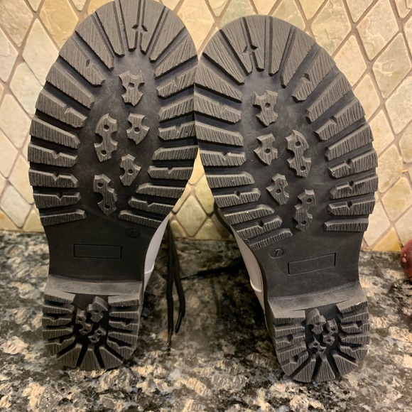 Brand new double lined boots - Picture 6 of 7